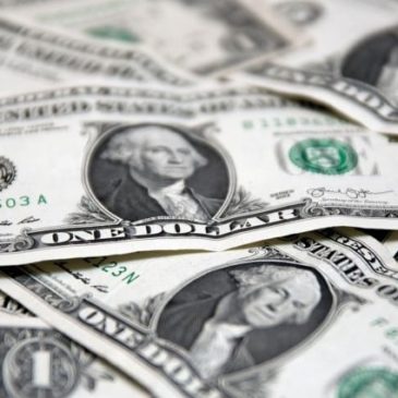 Райффайзенбанк допустил значительный рост курса доллара – более 70 рублей